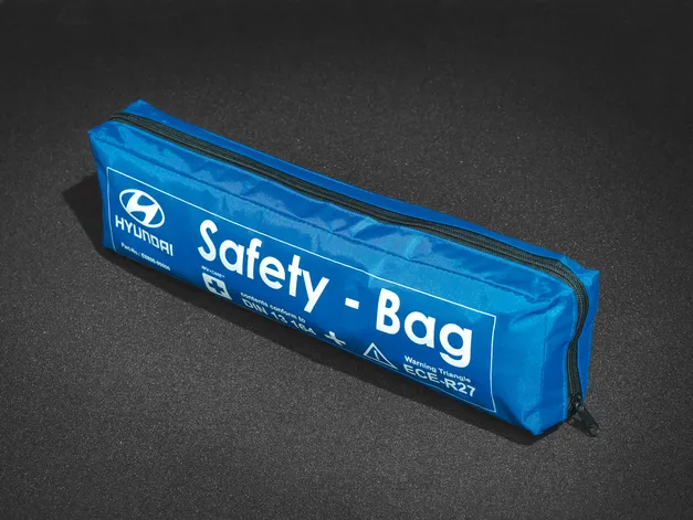 99940ADE00_IM_safety_bag.jpg PACHET LEGISLATIV HYUNDAI - imagine 1