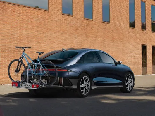 csm_1670594290_GI400ADE20GR-AL271ADE00BL-E823055001_IM_emotional_image_04_ad94269e76.jpg SUPORT DE BICICLETE HYUNDAI IONIQ 6 - imagine 1